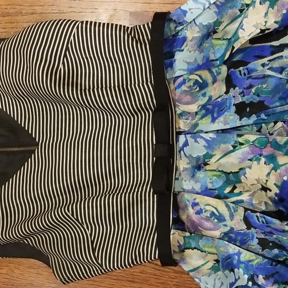 French Feelings Dress - Picture 3 of 7